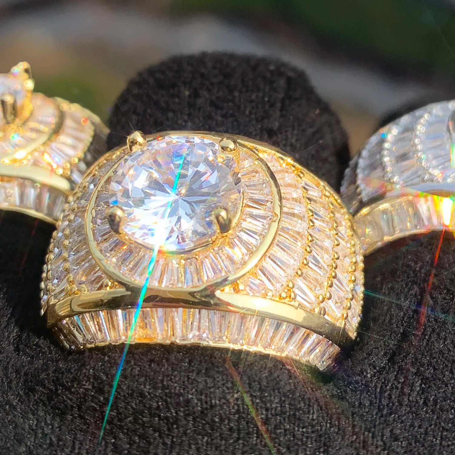 Baguette Round Cut Center Piece Ring - Different Drips