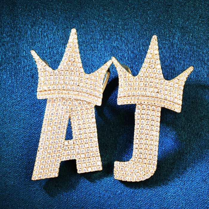 Layered Bold Crowned Single Letter Pendant - Different Drips