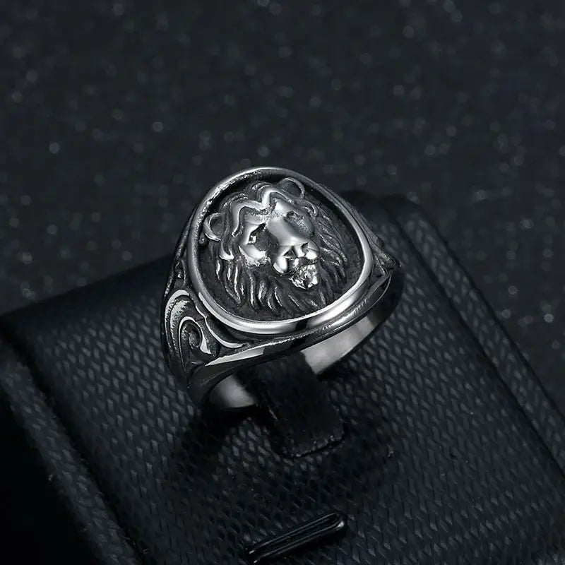Gold Lion Head Signet Ring - Different Drips