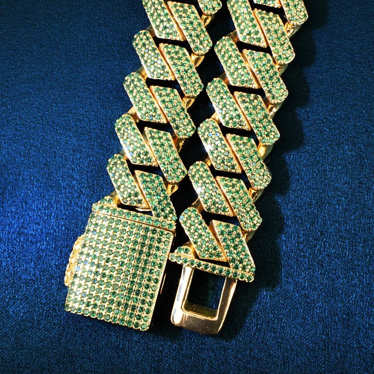19mm Green Diamond Prong Cuban Link Chain - Different Drips