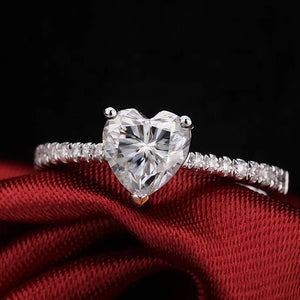 Women's S925 Moissanite Heart-Shaped Center Diamond Halo Ring - Different Drips