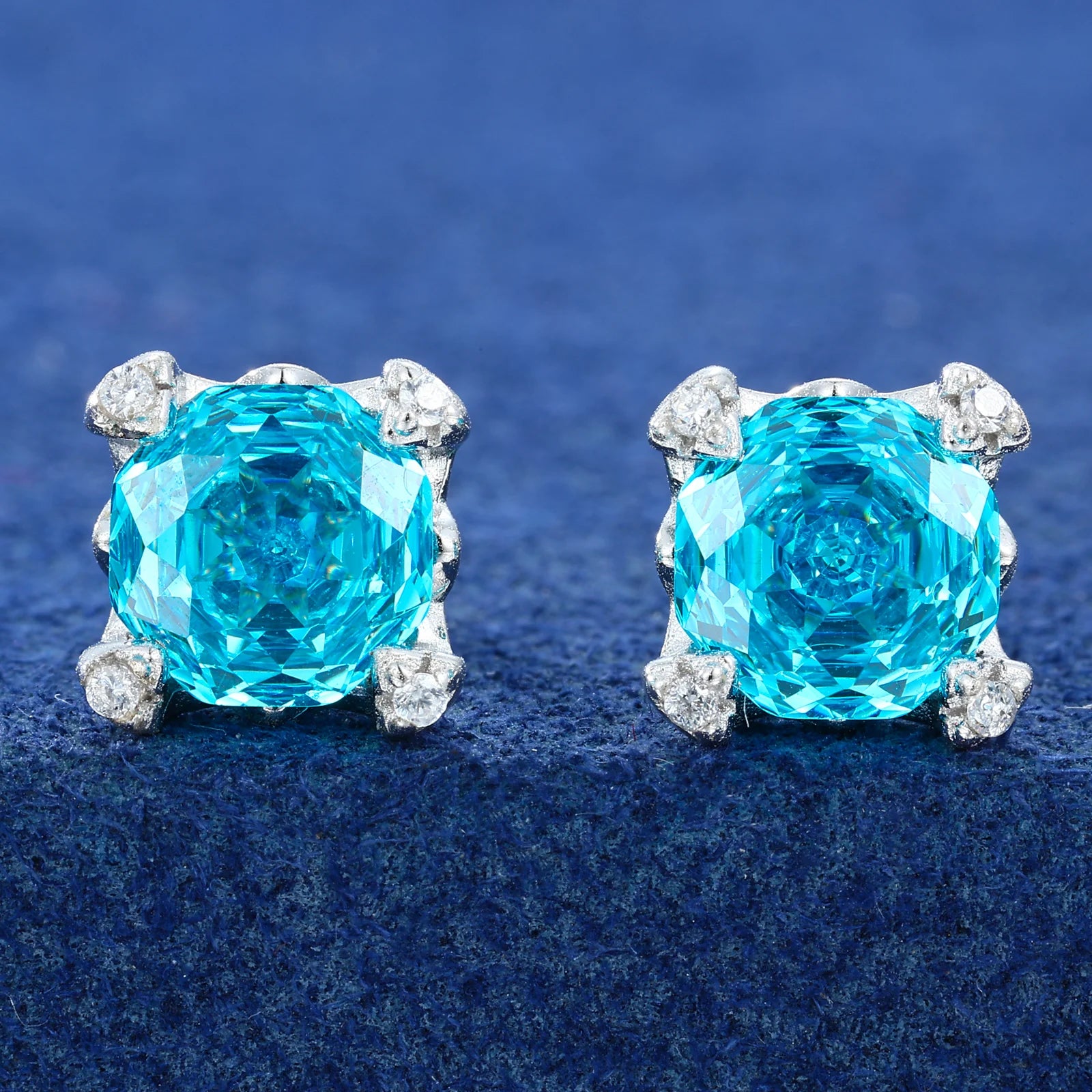 Moissanite Ice-Blue Round Stud Earrings - Different Drips