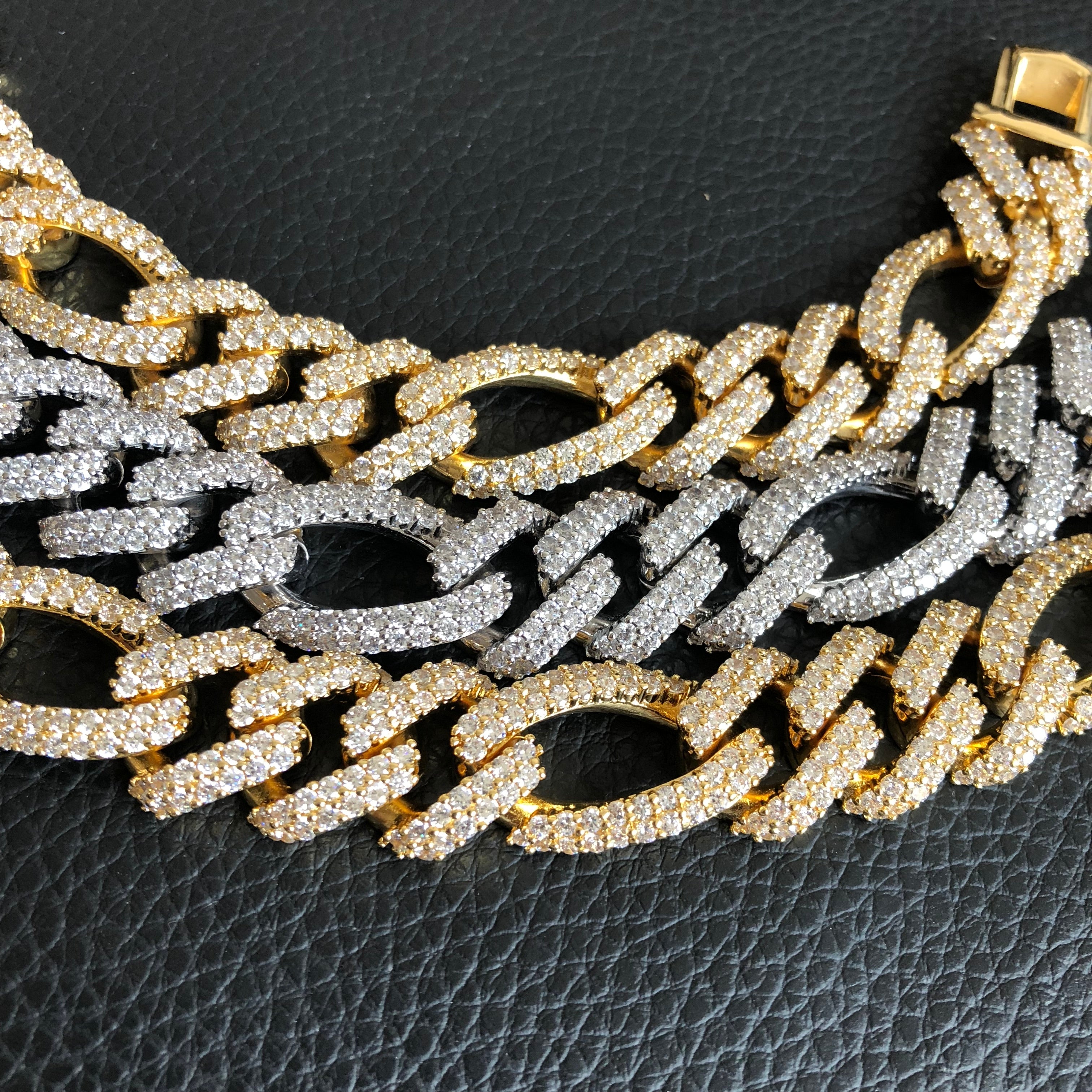 18mm Iced Figaro Cuban Link Chain - Different Drips