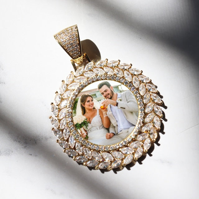 Custom Round Grain Pattern Photo Pendant - Different Drips